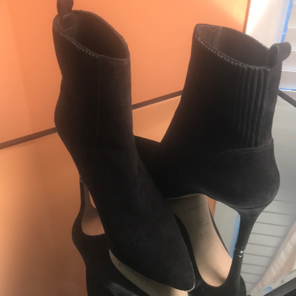 Beautiful Via Spiga black, suede ankle boots